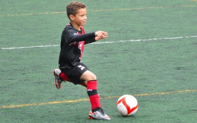 Tres equips dins dels cinc primers