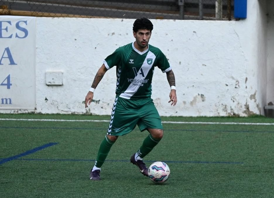 Cop sobre la taula del Primer Equip (0-3)